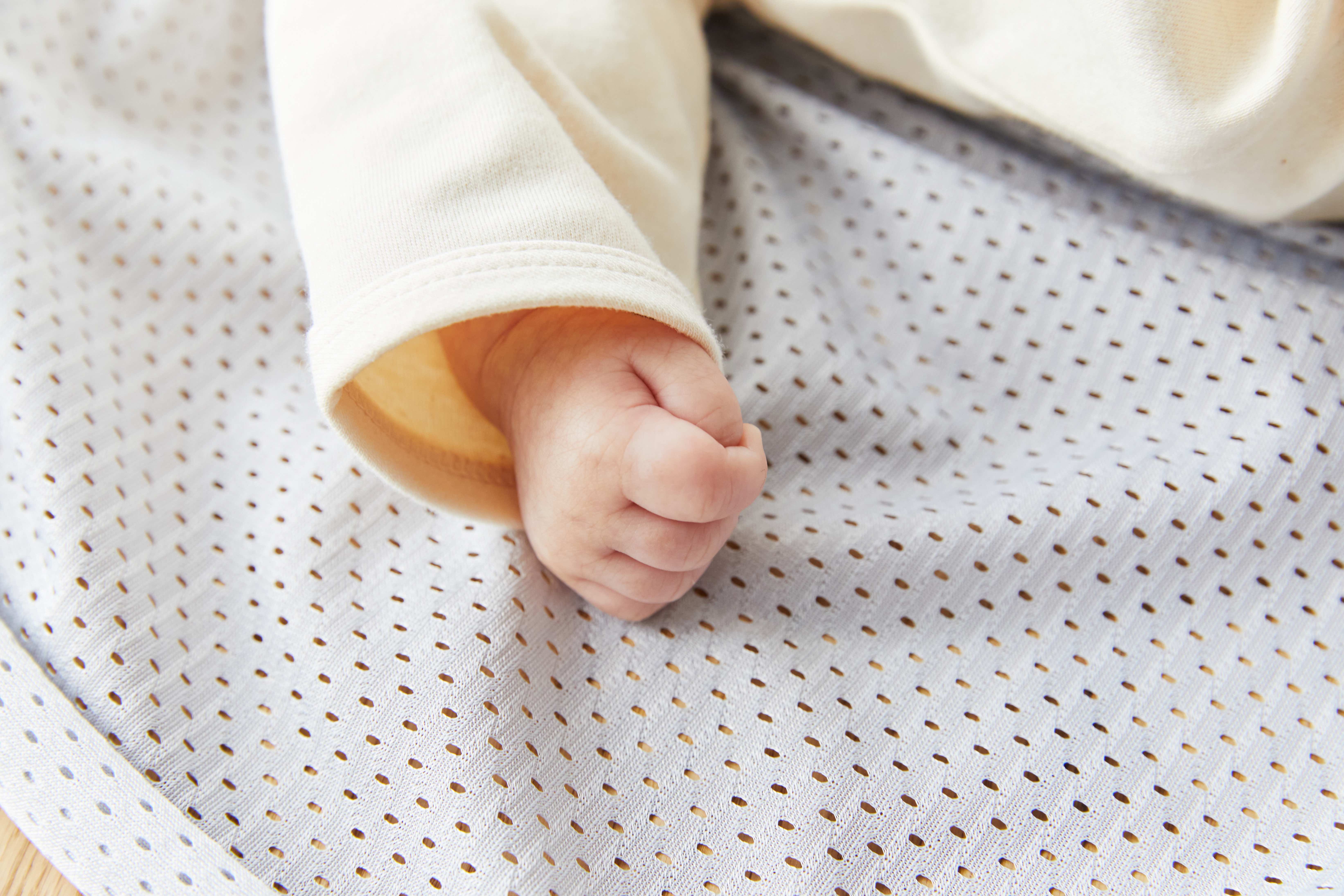 メッシュ素材の通気性ディテール