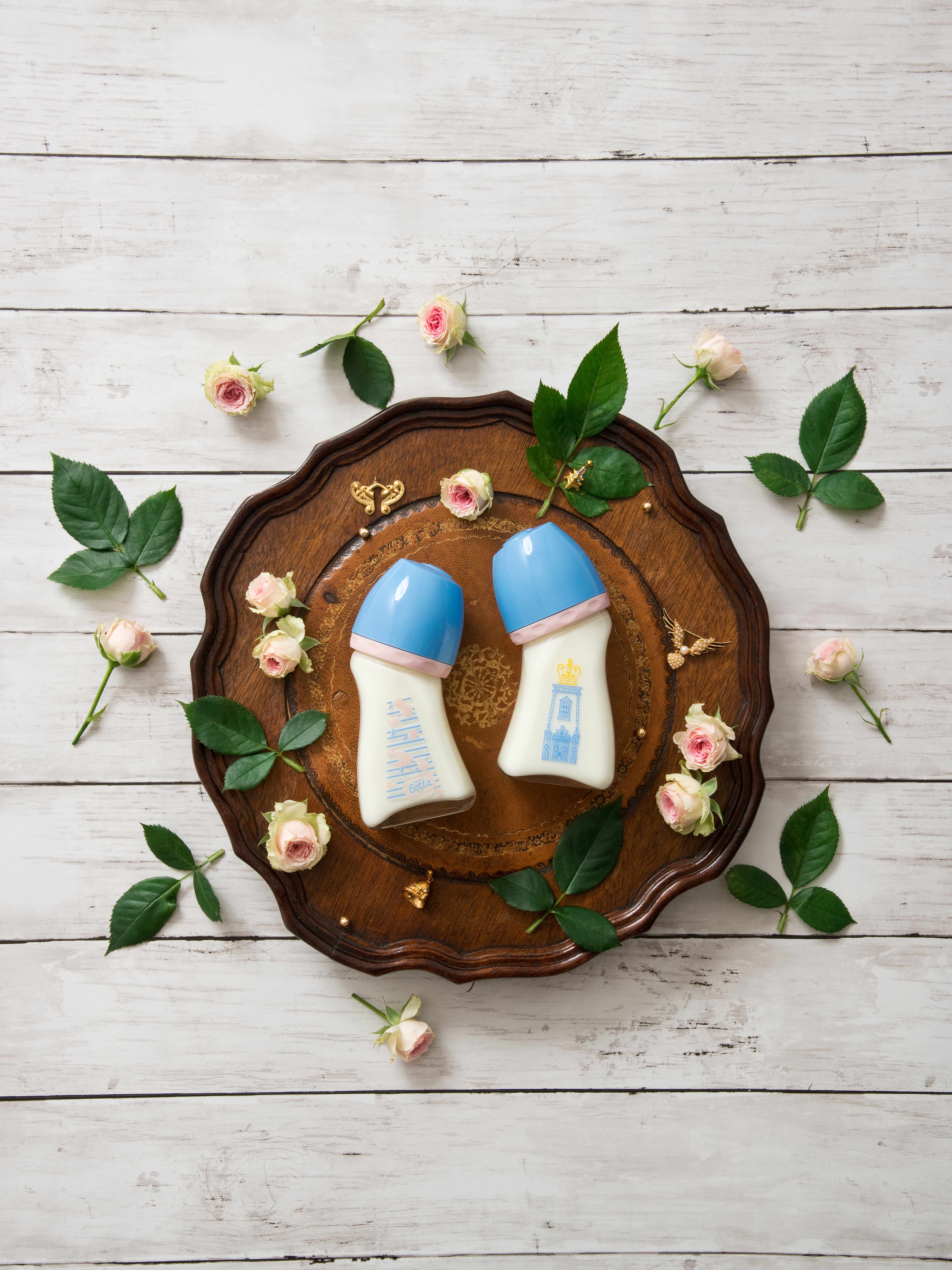 ロイヤルボトル バラに囲まれたスタイリング