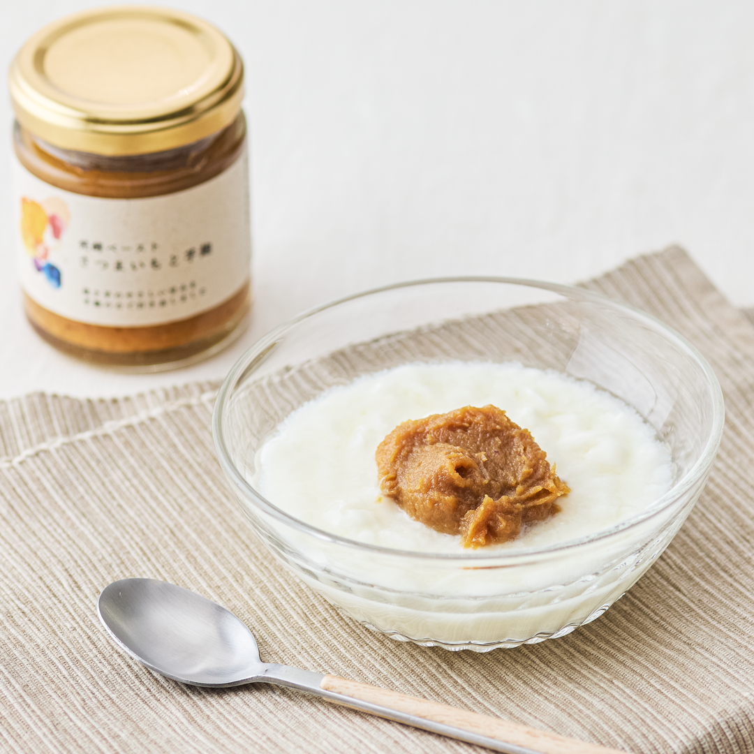 ヨーグルトにトッピング