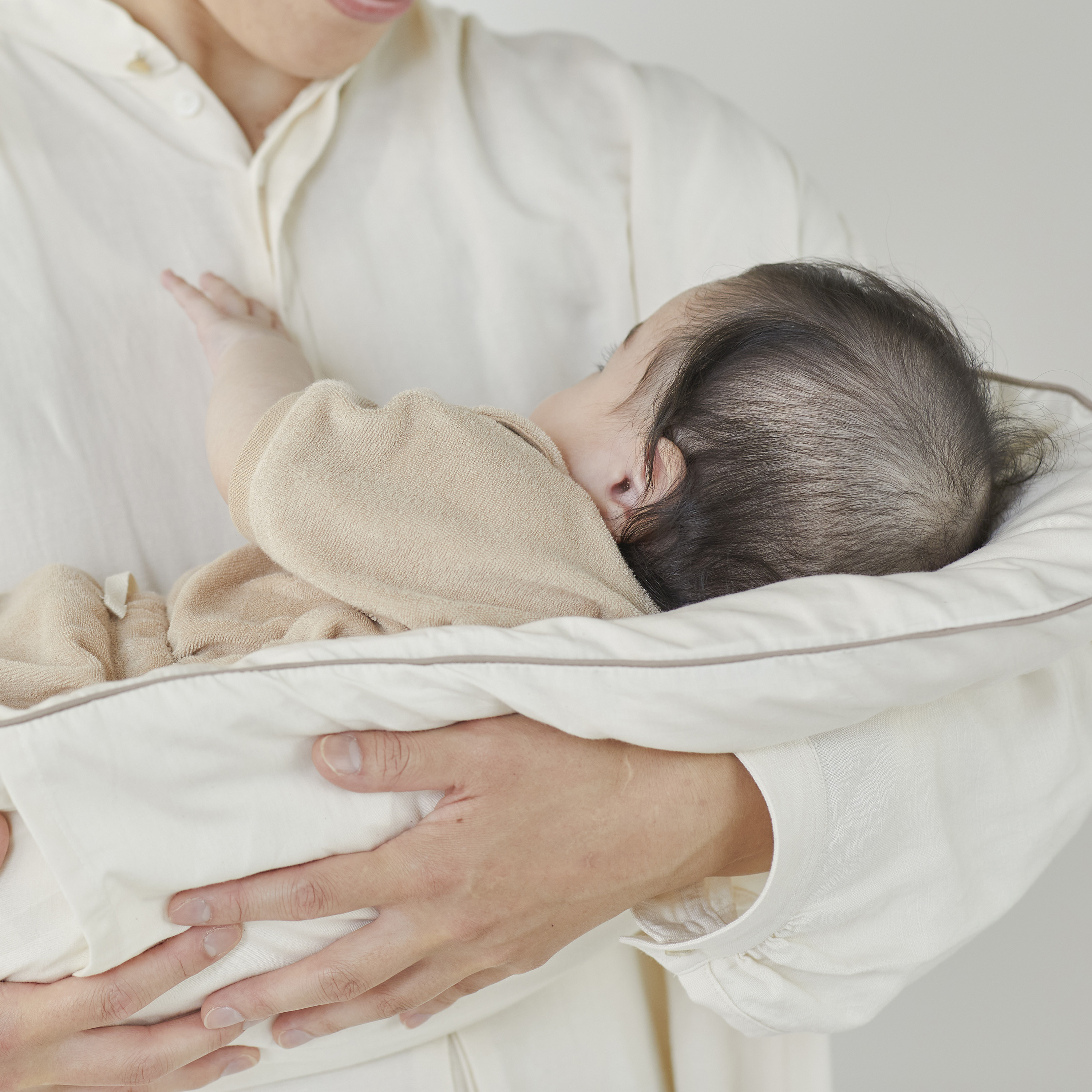 オーガニックトッポンチーノで赤ちゃんを抱っこ